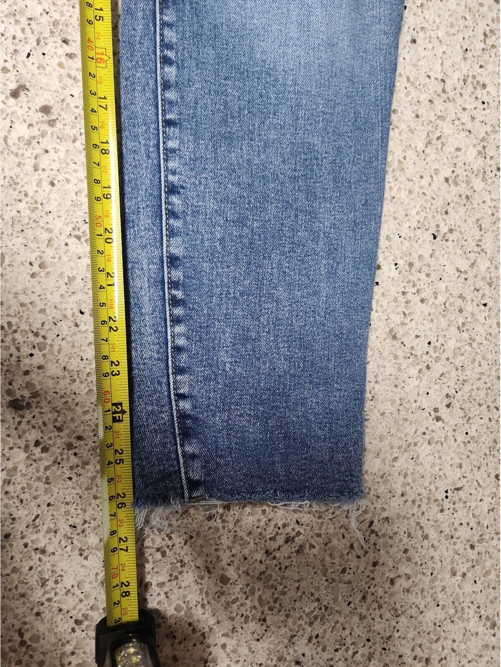 Jeans - Picture 9 of 9